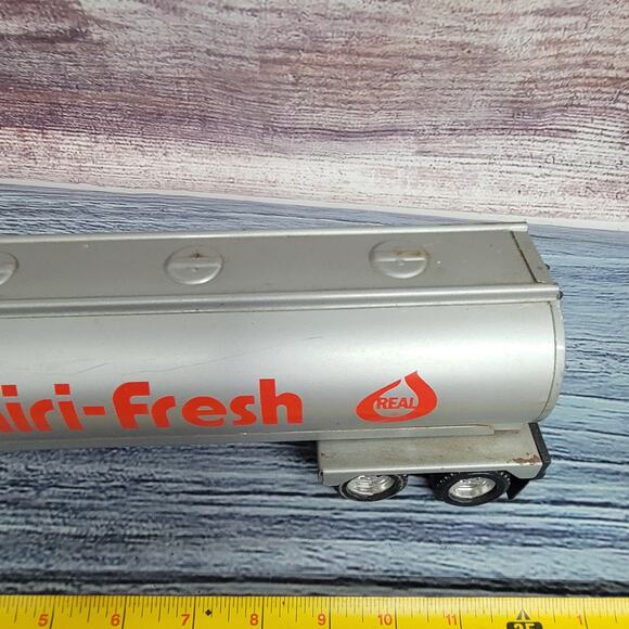 Ertl Pressed Steel Publix milk tanker trailer gray and red - Picture 4 of 16